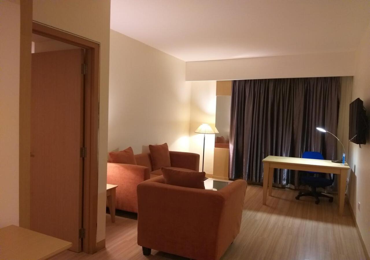 D'Grande Hotel Batam Экстерьер фото