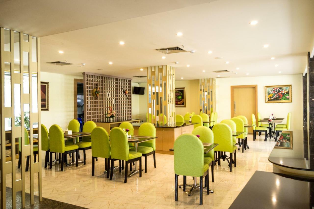 D'Grande Hotel Batam Экстерьер фото
