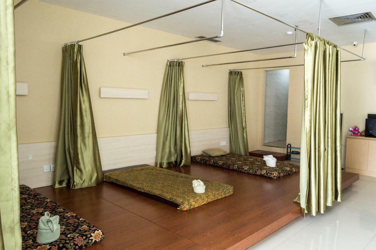 D'Grande Hotel Batam Экстерьер фото